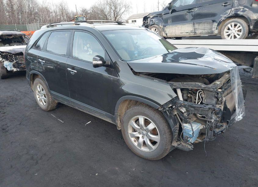 2013 Kia Sorento LX (VIN 5XYKT4A64DG330587) main photo