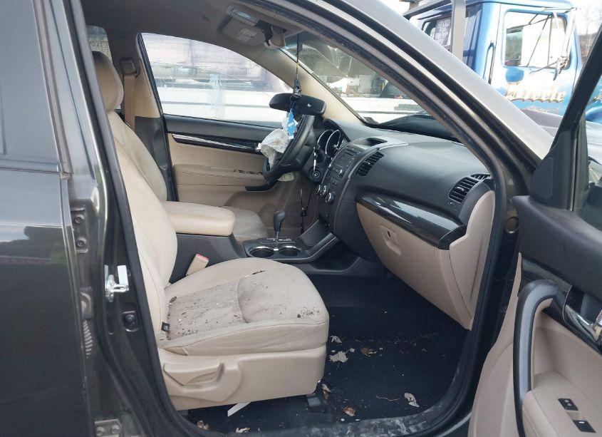 Photo 5 of 2013 Kia Sorento LX (VIN 5XYKT4A64DG330587)