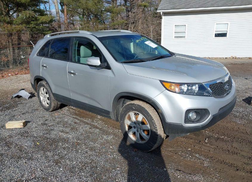 2013 Kia Sorento LX (VIN 5XYKT4A64DG405868) main photo