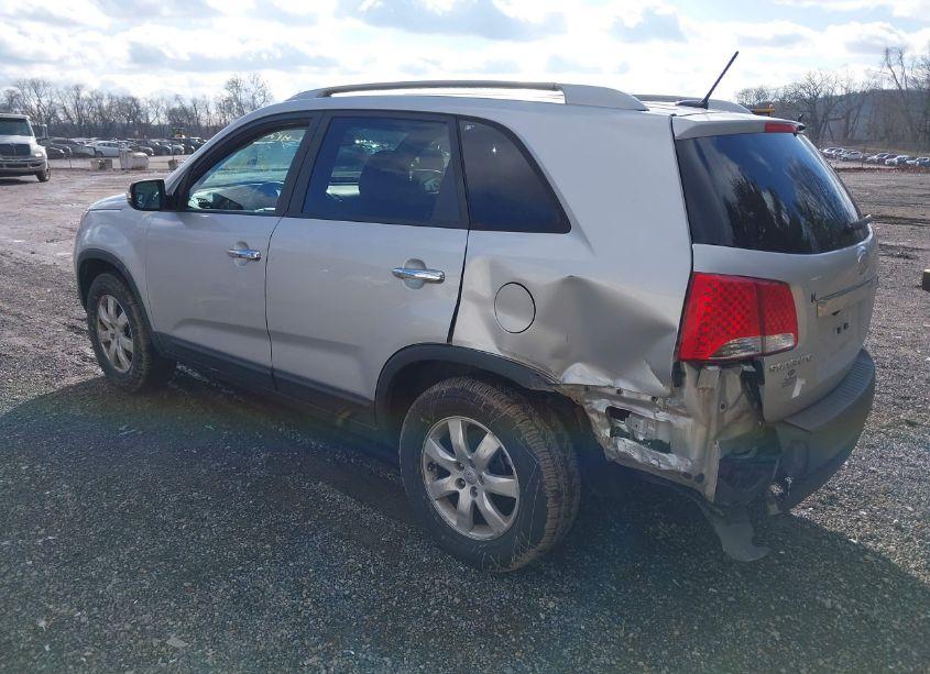 Photo 3 of 2013 Kia Sorento LX (VIN 5XYKT4A64DG405868)