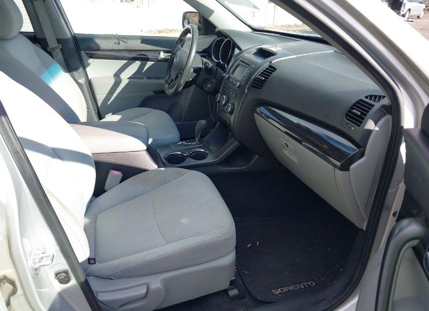 Photo 5 of 2013 Kia Sorento LX (VIN 5XYKT4A64DG405868)