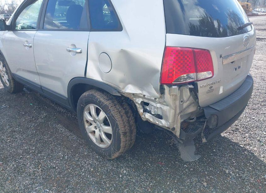 Photo 6 of 2013 Kia Sorento LX (VIN 5XYKT4A64DG405868)