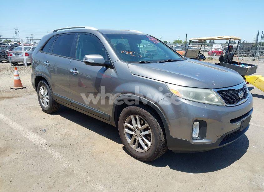 2014 Kia Sorento LX (VIN 5XYKT4A64EG448740) main photo