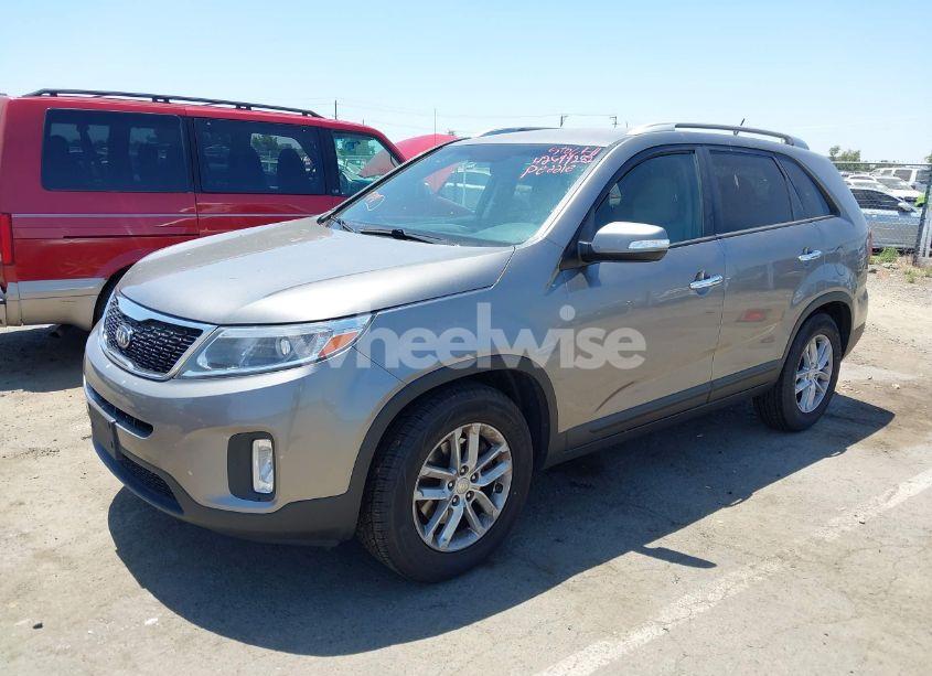 Photo 2 of 2014 Kia Sorento LX (VIN 5XYKT4A64EG448740)