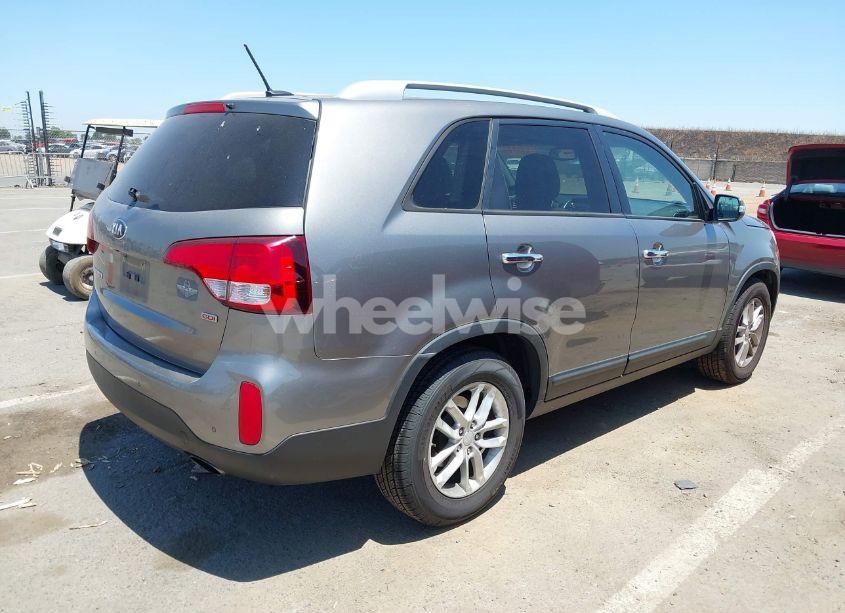 Photo 4 of 2014 Kia Sorento LX (VIN 5XYKT4A64EG448740)