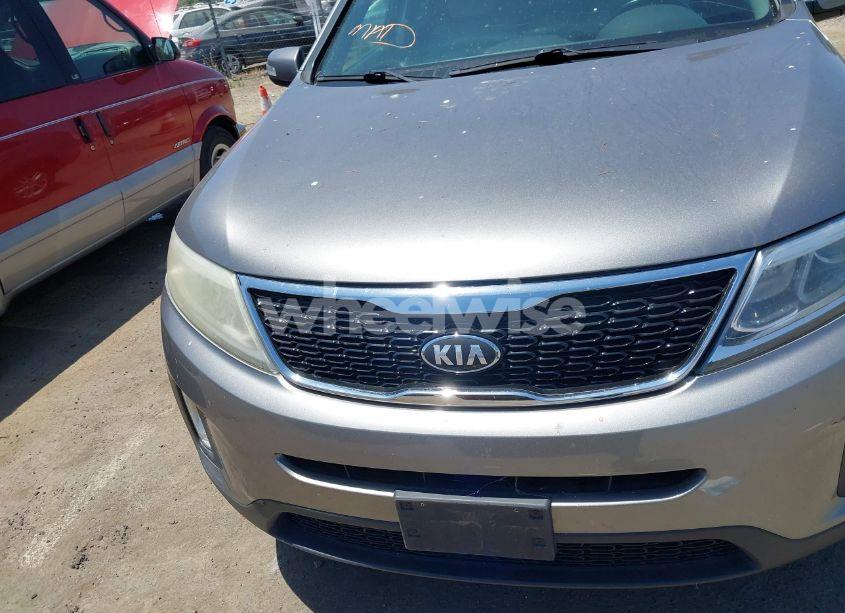 Photo 6 of 2014 Kia Sorento LX (VIN 5XYKT4A64EG448740)