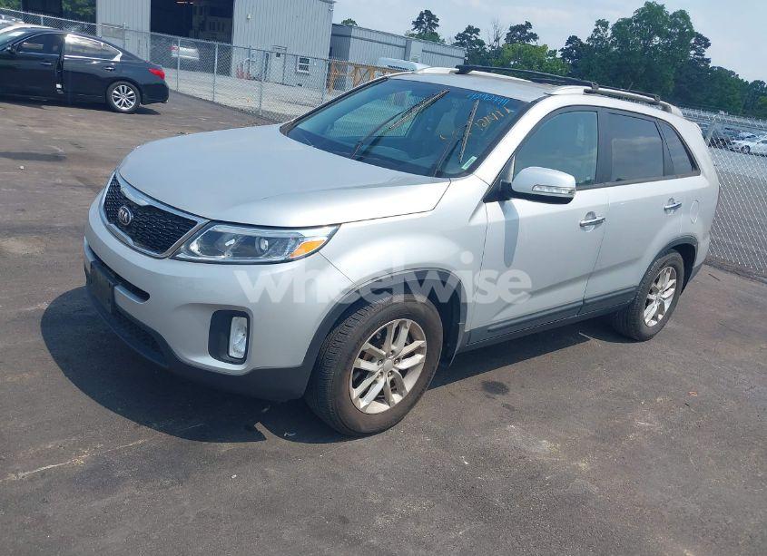 Photo 2 of 2014 Kia Sorento LX (VIN 5XYKT4A64EG467174)