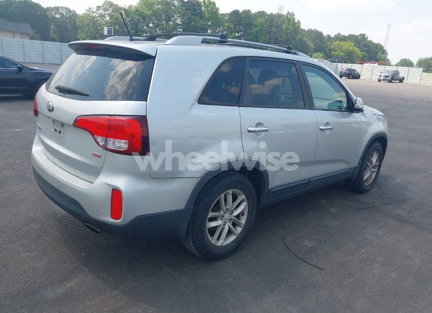 Photo 4 of 2014 Kia Sorento LX (VIN 5XYKT4A64EG467174)
