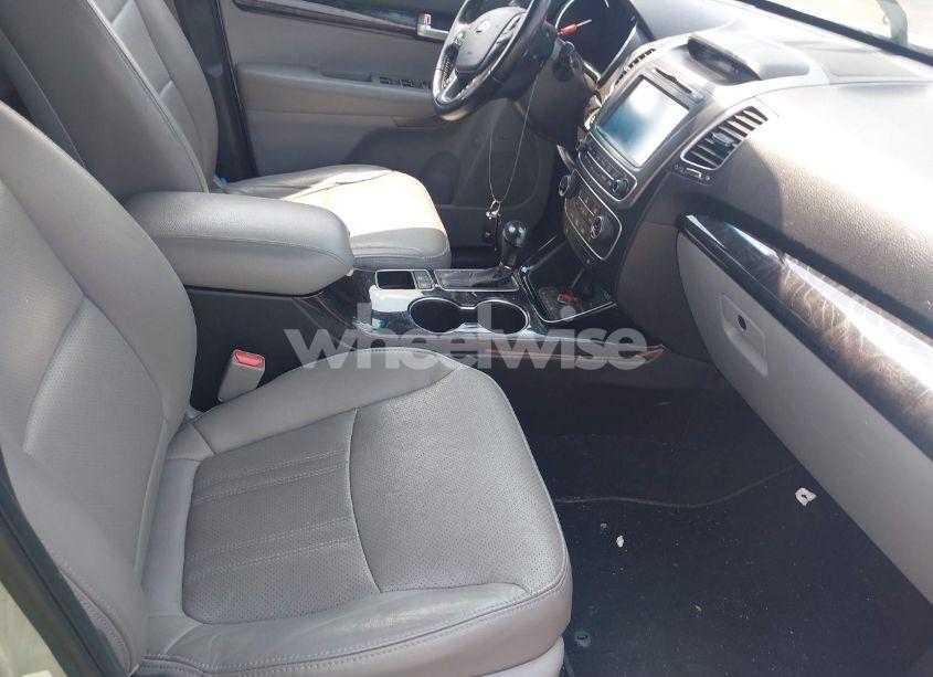 Photo 5 of 2014 Kia Sorento LX (VIN 5XYKT4A64EG467174)