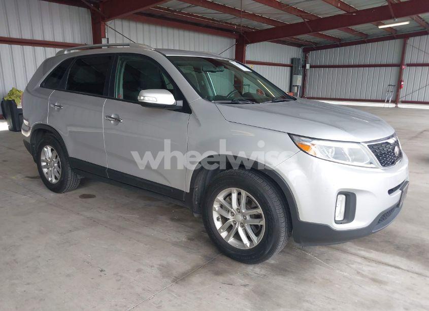 2015 Kia Sorento LX (VIN 5XYKT4A64FG589597) main photo