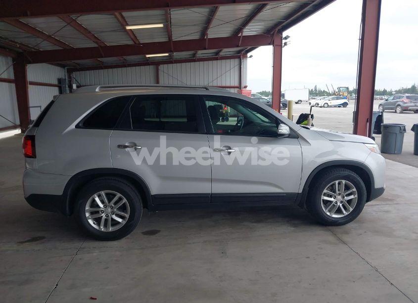 Photo 13 of 2015 Kia Sorento LX (VIN 5XYKT4A64FG589597)