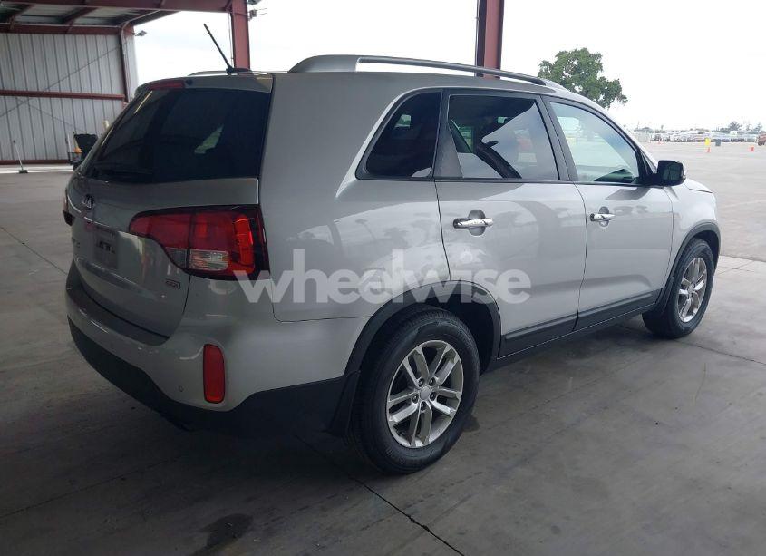 Photo 4 of 2015 Kia Sorento LX (VIN 5XYKT4A64FG589597)