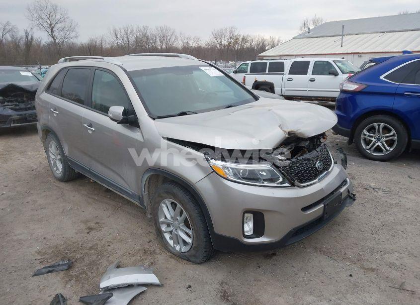 2015 Kia Sorento LX (VIN 5XYKT4A64FG604745) main photo