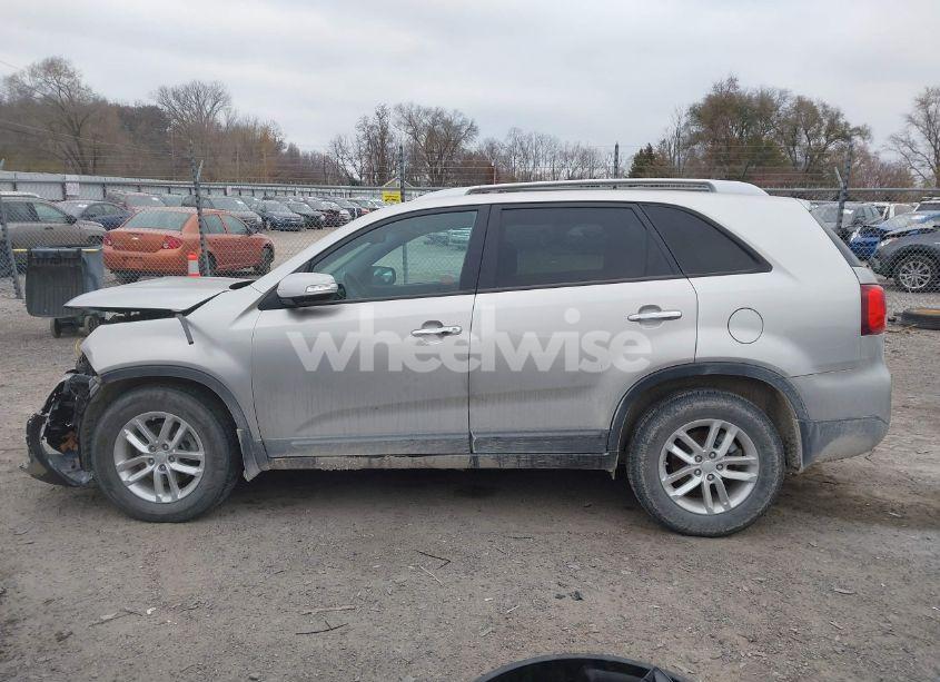 Photo 15 of 2015 Kia Sorento LX (VIN 5XYKT4A64FG604745)