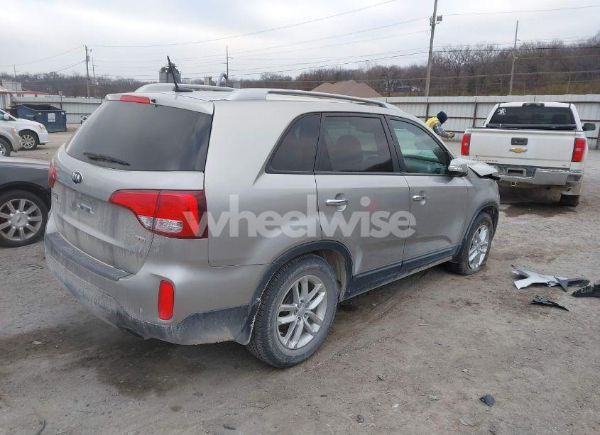 Photo 4 of 2015 Kia Sorento LX (VIN 5XYKT4A64FG604745)