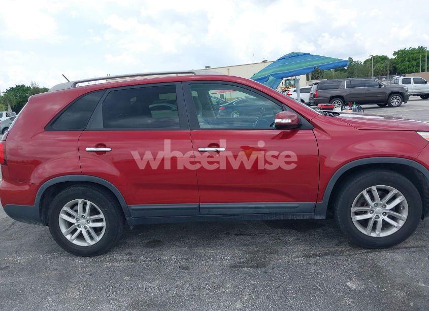Photo 13 of 2015 Kia Sorento LX (VIN 5XYKT4A64FG611839)
