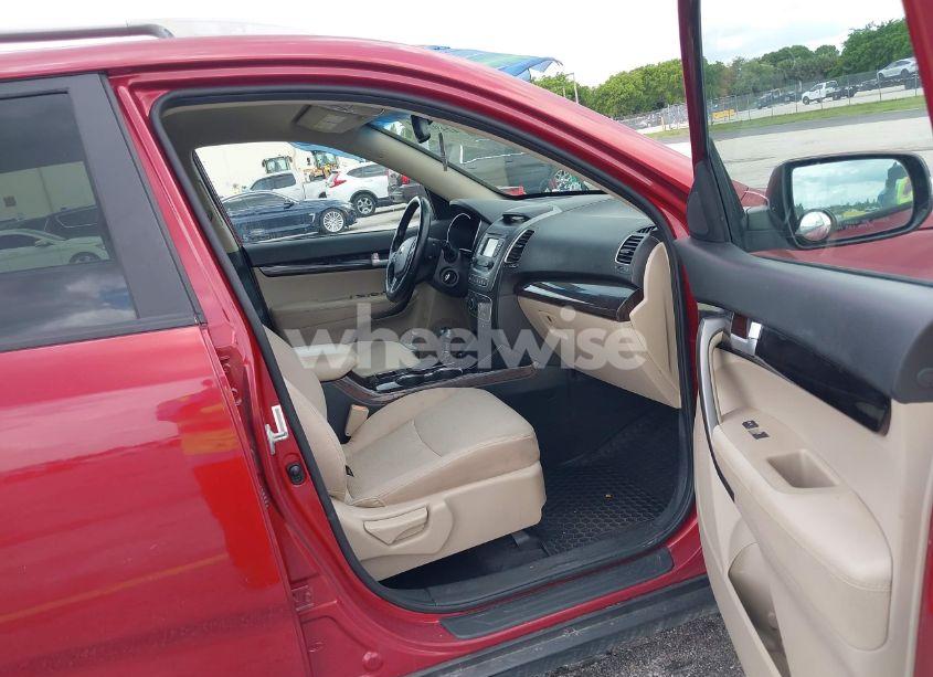 Photo 5 of 2015 Kia Sorento LX (VIN 5XYKT4A64FG611839)