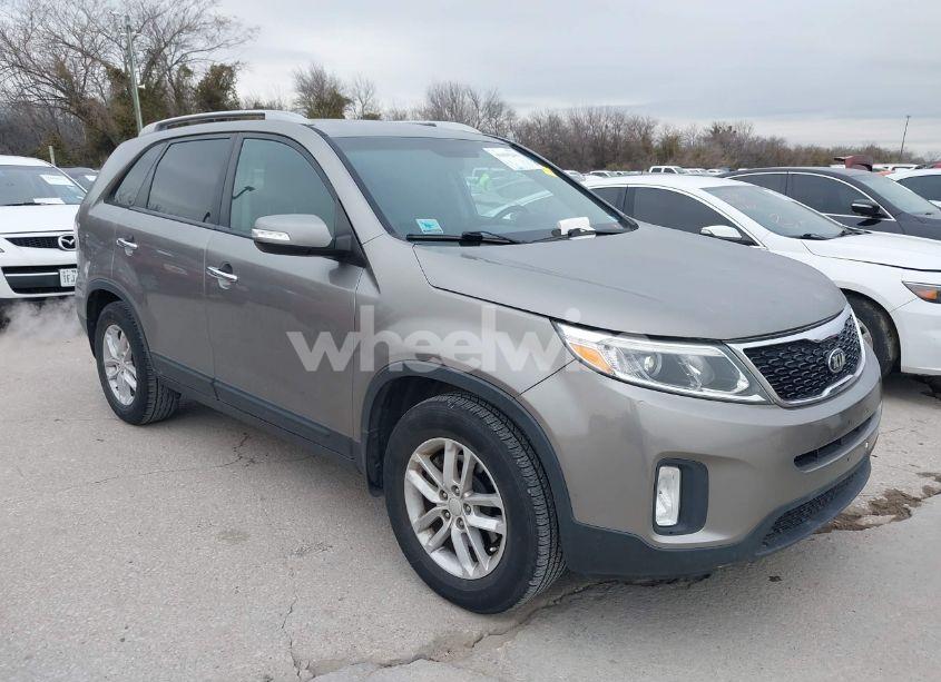 2015 Kia Sorento LX (VIN 5XYKT4A64FG625787) main photo