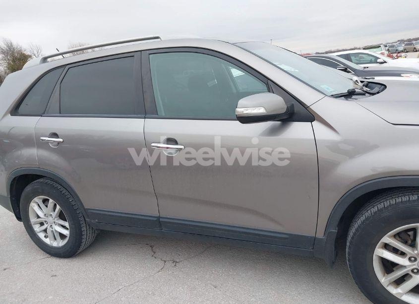 Photo 13 of 2015 Kia Sorento LX (VIN 5XYKT4A64FG625787)