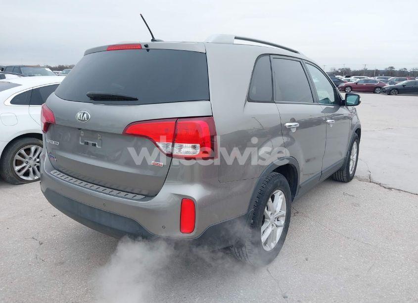 Photo 4 of 2015 Kia Sorento LX (VIN 5XYKT4A64FG625787)