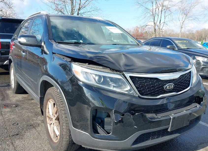 2015 Kia Sorento LX (VIN 5XYKT4A64FG641360) main photo