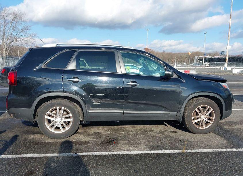 Photo 13 of 2015 Kia Sorento LX (VIN 5XYKT4A64FG641360)