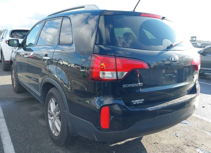Photo 3 of 2015 Kia Sorento LX (VIN 5XYKT4A64FG641360)