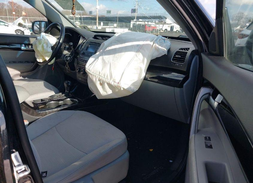 Photo 5 of 2015 Kia Sorento LX (VIN 5XYKT4A64FG641360)