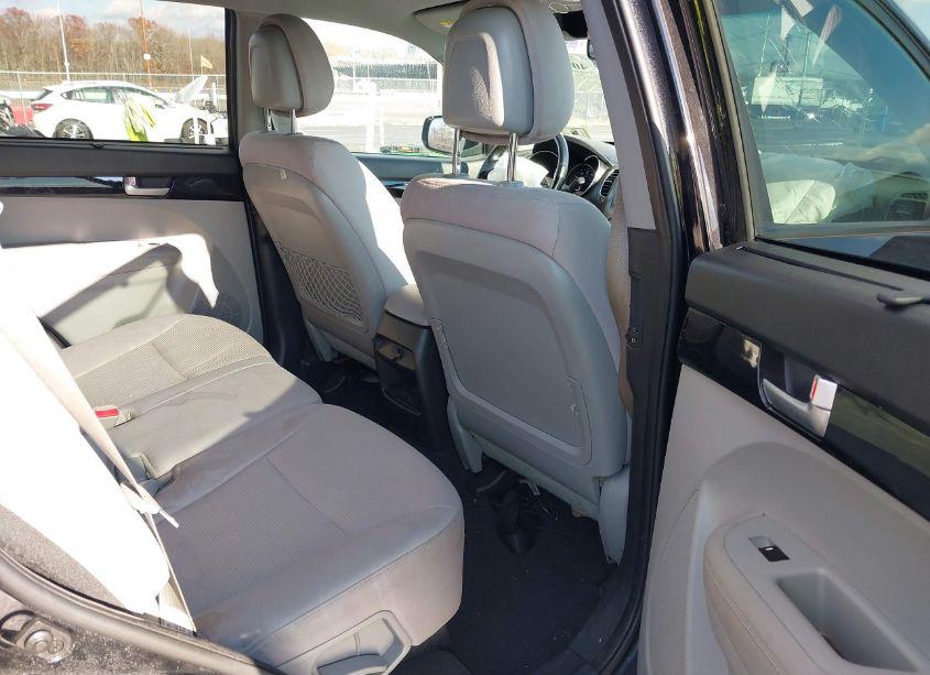 Photo 8 of 2015 Kia Sorento LX (VIN 5XYKT4A64FG641360)