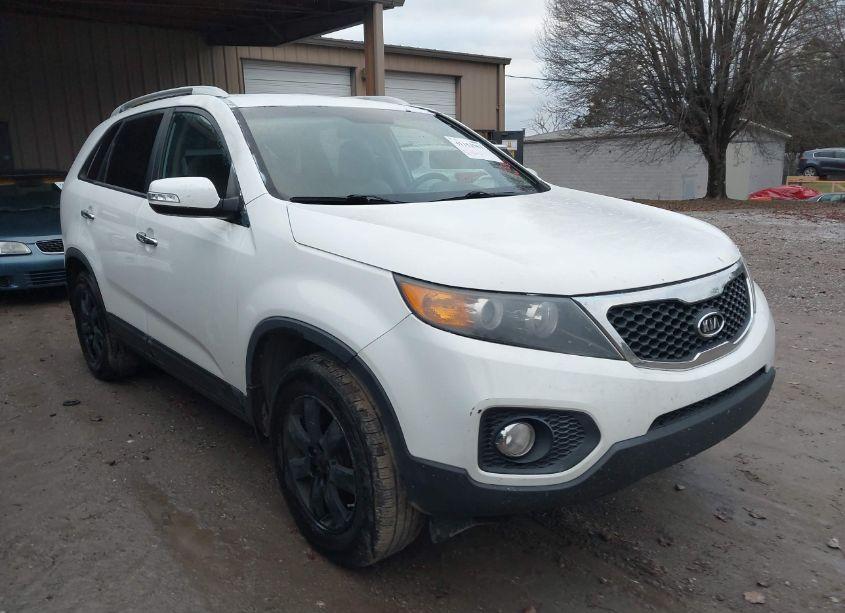 2013 Kia Sorento LX (VIN 5XYKT4A65DG421111) main photo