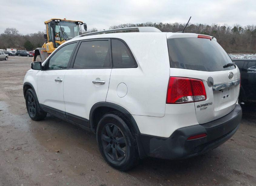 Photo 3 of 2013 Kia Sorento LX (VIN 5XYKT4A65DG421111)