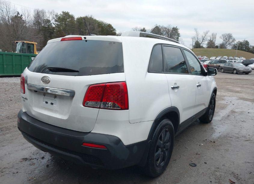 Photo 4 of 2013 Kia Sorento LX (VIN 5XYKT4A65DG421111)