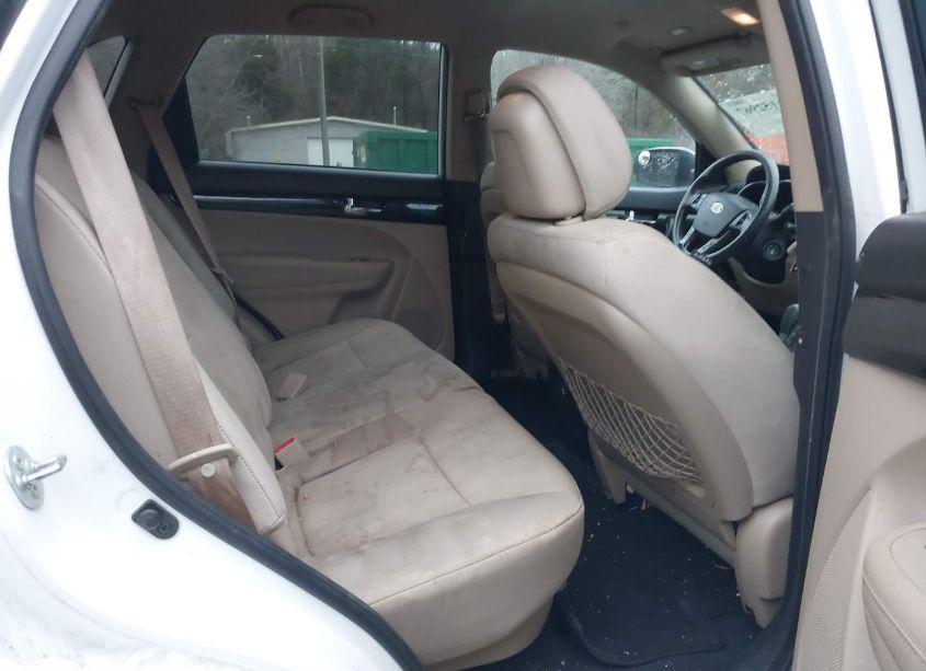 Photo 8 of 2013 Kia Sorento LX (VIN 5XYKT4A65DG421111)
