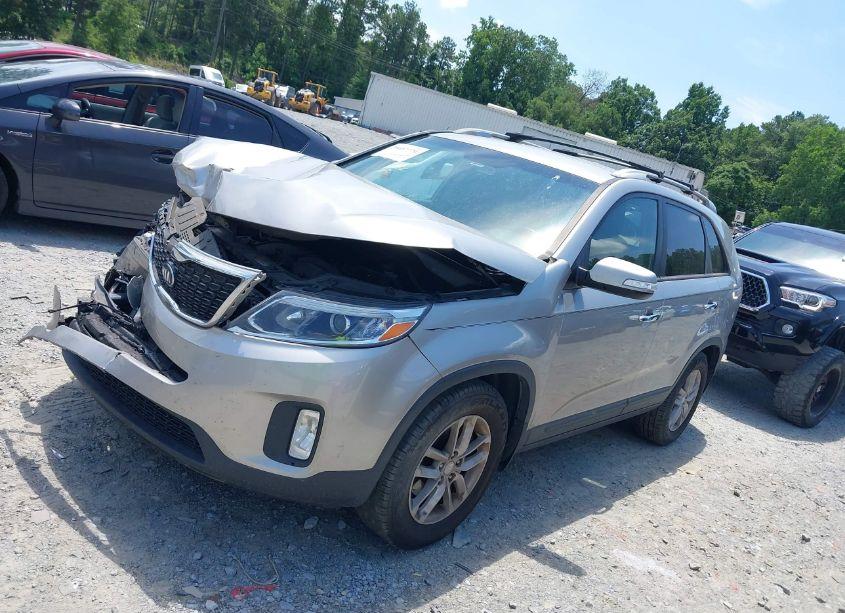 Photo 2 of 2014 Kia Sorento LX (VIN 5XYKT4A65EG456913)