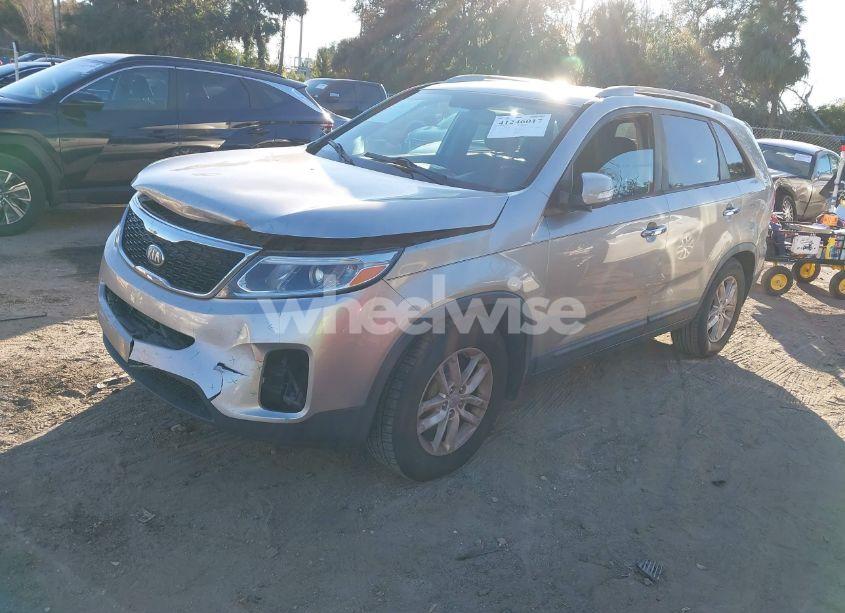 Photo 2 of 2014 Kia Sorento LX (VIN 5XYKT4A65EG463974)