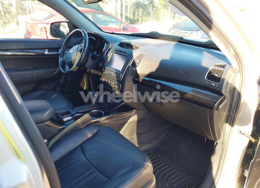 Photo 5 of 2014 Kia Sorento LX (VIN 5XYKT4A65EG463974)