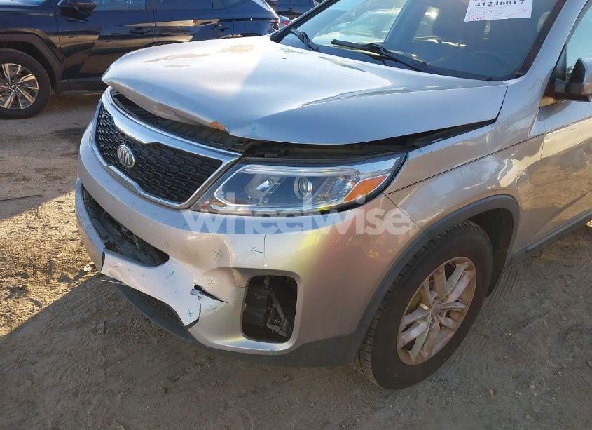 Photo 6 of 2014 Kia Sorento LX (VIN 5XYKT4A65EG463974)