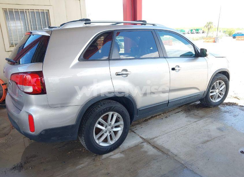 Photo 4 of 2014 Kia Sorento LX (VIN 5XYKT4A65EG464543)
