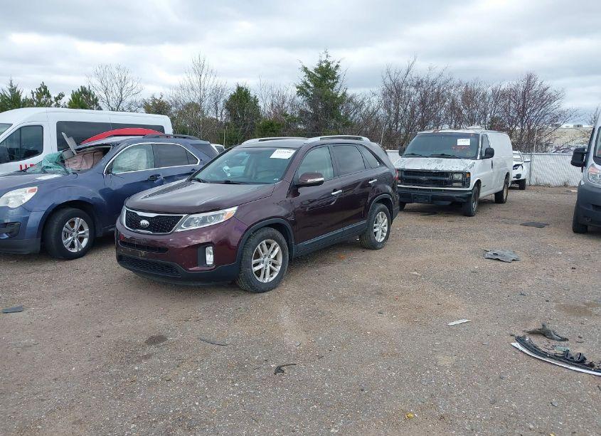 Photo 2 of 2014 Kia Sorento LX (VIN 5XYKT4A65EG482301)