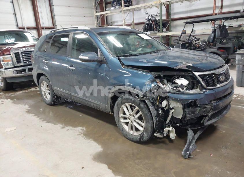 2015 Kia Sorento LX (VIN 5XYKT4A65FG608755) main photo