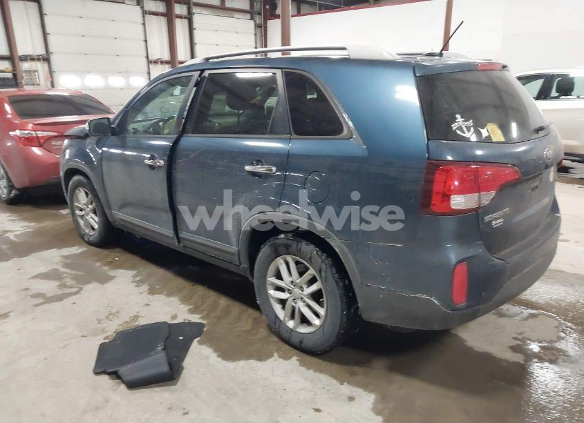 Photo 3 of 2015 Kia Sorento LX (VIN 5XYKT4A65FG608755)