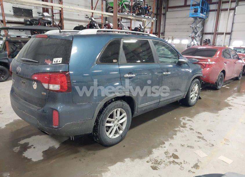 Photo 4 of 2015 Kia Sorento LX (VIN 5XYKT4A65FG608755)