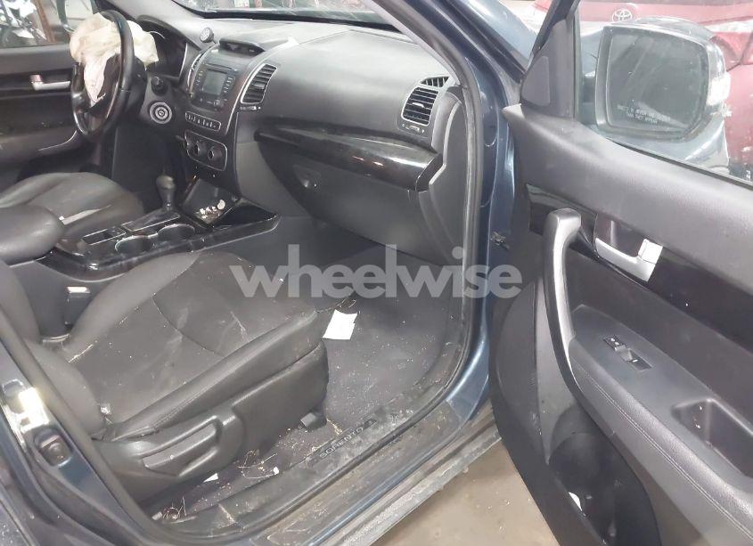 Photo 5 of 2015 Kia Sorento LX (VIN 5XYKT4A65FG608755)