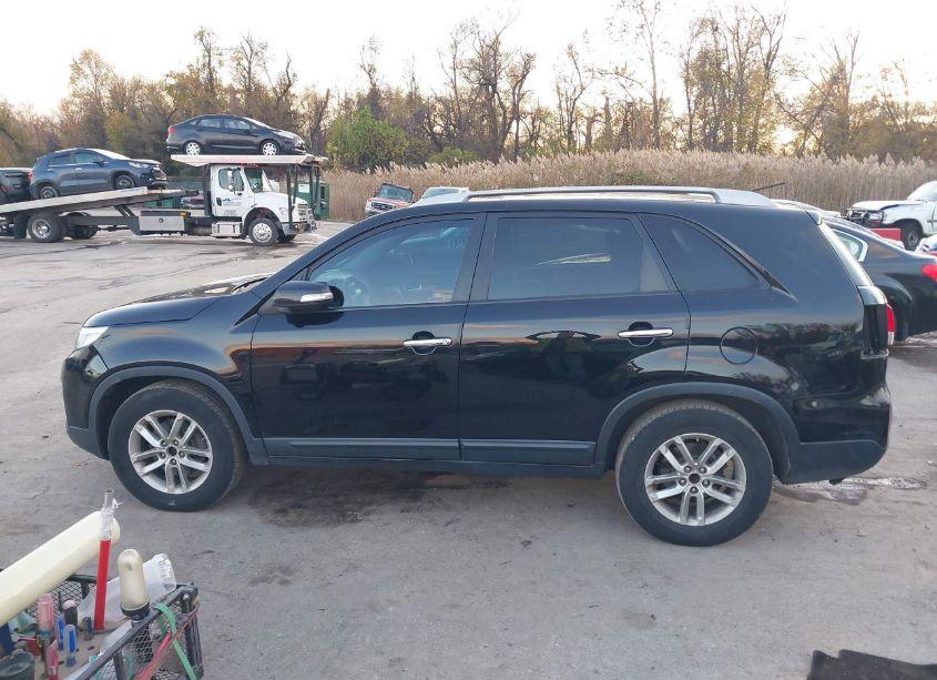 Photo 15 of 2015 Kia Sorento LX (VIN 5XYKT4A65FG623515)