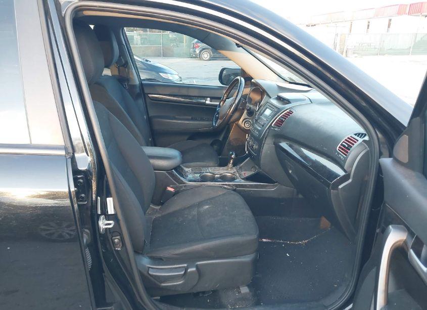 Photo 5 of 2015 Kia Sorento LX (VIN 5XYKT4A65FG623515)