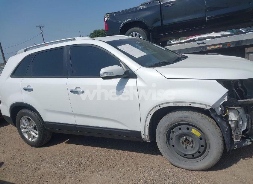 Photo 13 of 2015 Kia Sorento LX (VIN 5XYKT4A65FG659155)