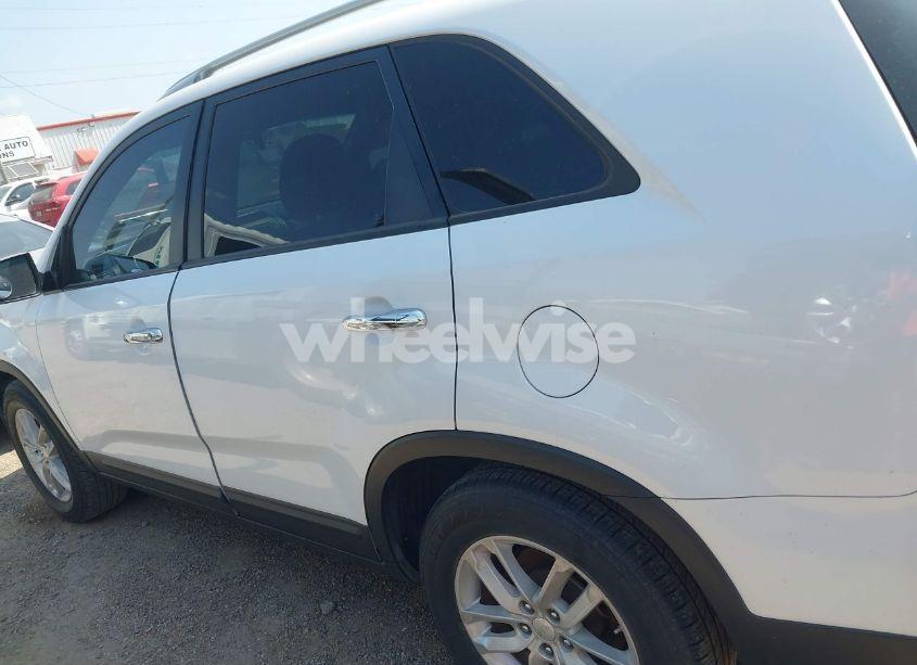 Photo 14 of 2015 Kia Sorento LX (VIN 5XYKT4A65FG659155)