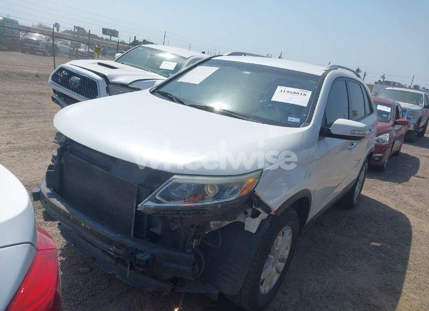 Photo 2 of 2015 Kia Sorento LX (VIN 5XYKT4A65FG659155)