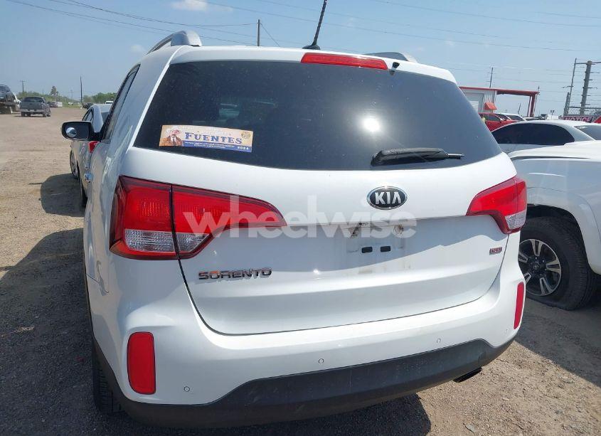 Photo 3 of 2015 Kia Sorento LX (VIN 5XYKT4A65FG659155)