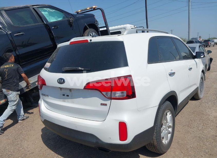 Photo 4 of 2015 Kia Sorento LX (VIN 5XYKT4A65FG659155)